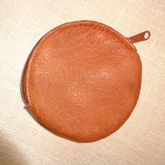 Vtg. WILSONS Leather Coin Pouch w/Key Ring Brown Zip Closure Round Embossed - Picture 5 of 13